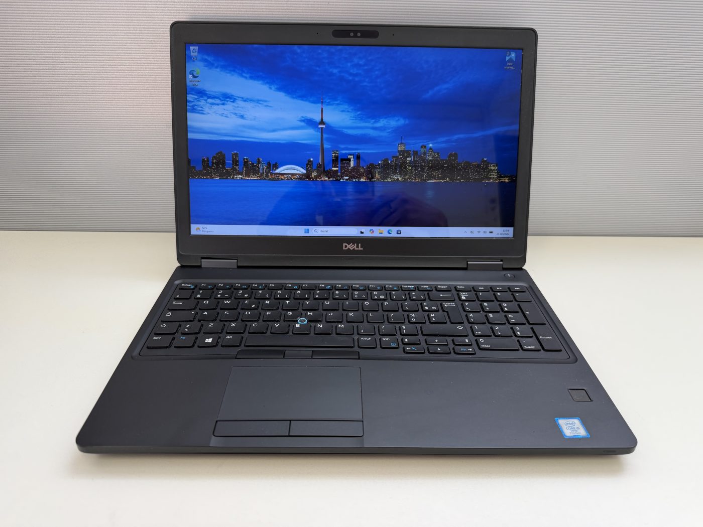 Dell Latitude 5590 Touch –i5/8GB/512GB  / 15,6”  Touch {Kat.B.,Klavesnicne NE CZ }